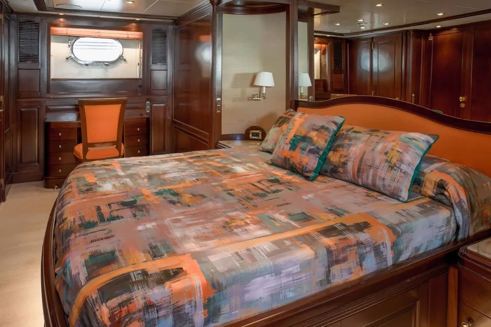Benetti Tradition 100