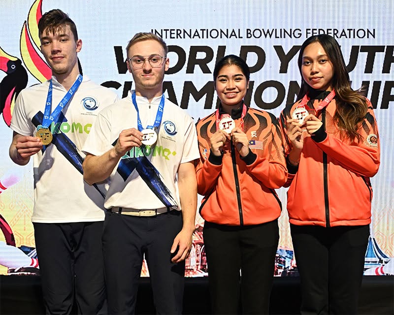 Roni Leskinen, Juho Vuoppola, Adelia Nur Irwan Syazalee and Adania Mohd Redzwan on the podium after winning doubles gold at the World Youth Bowling Championships