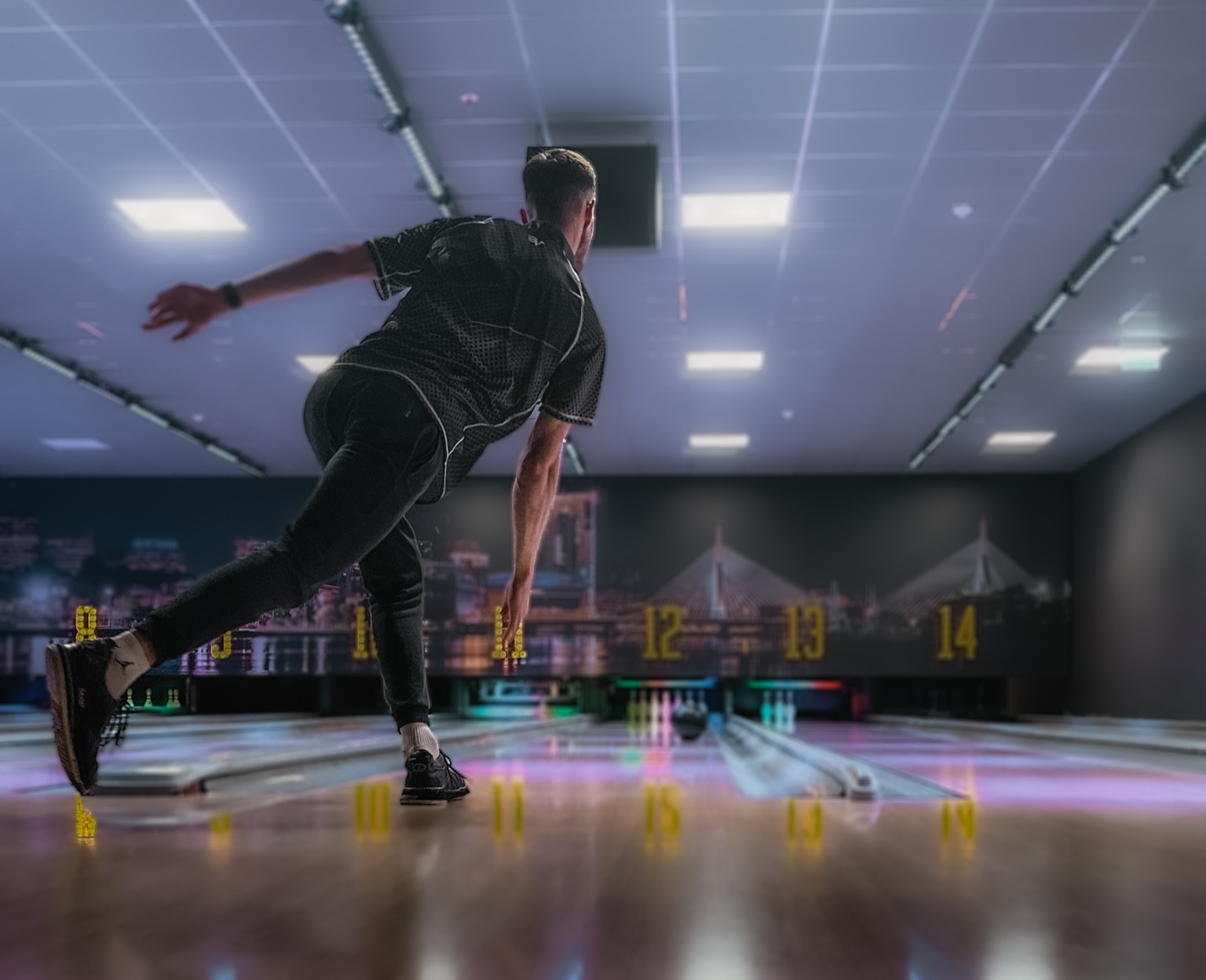 How to hook a bowling ball