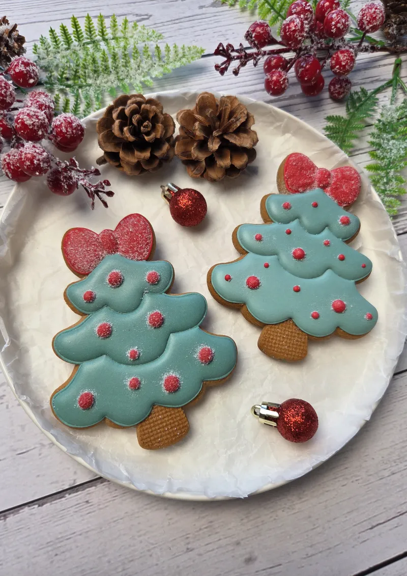Christmas Bow Tree decorated cookie