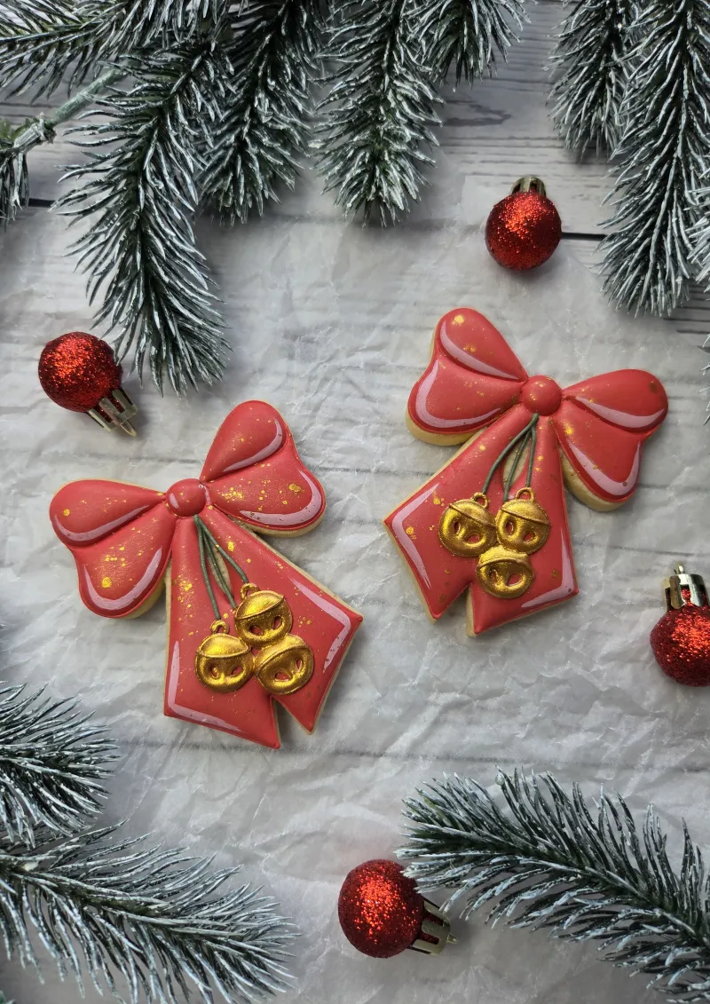 Christmas Bells Bow decorated cookie