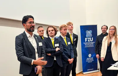 Projekt Strnadi zvítězil v oborové skupině Inženýrské a technické vědy - předávání cen - Hatem Slimane, prezident I-FEST2