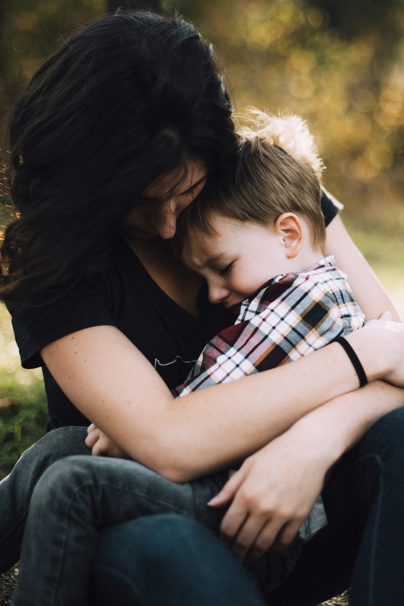 Sad Mother Pictures | Download Free Images on Unsplash