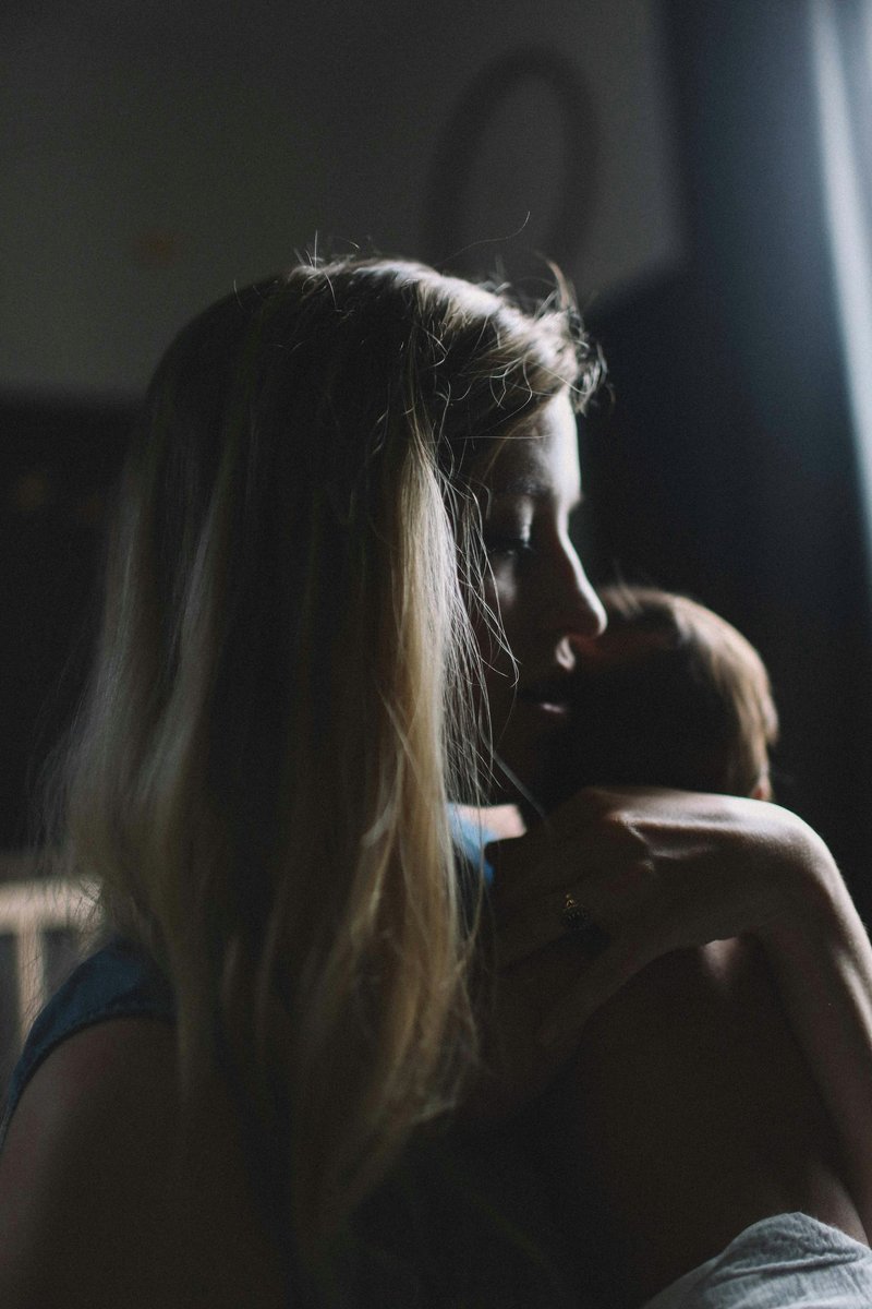 Sad Mom Pictures | Download Free Images on Unsplash