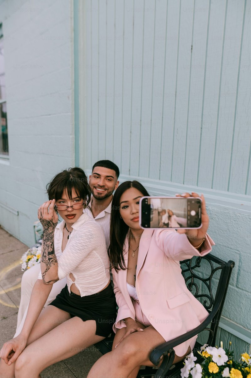 A man taking a picture of two women sitting on a bench photo – Friends Image on Unsplash