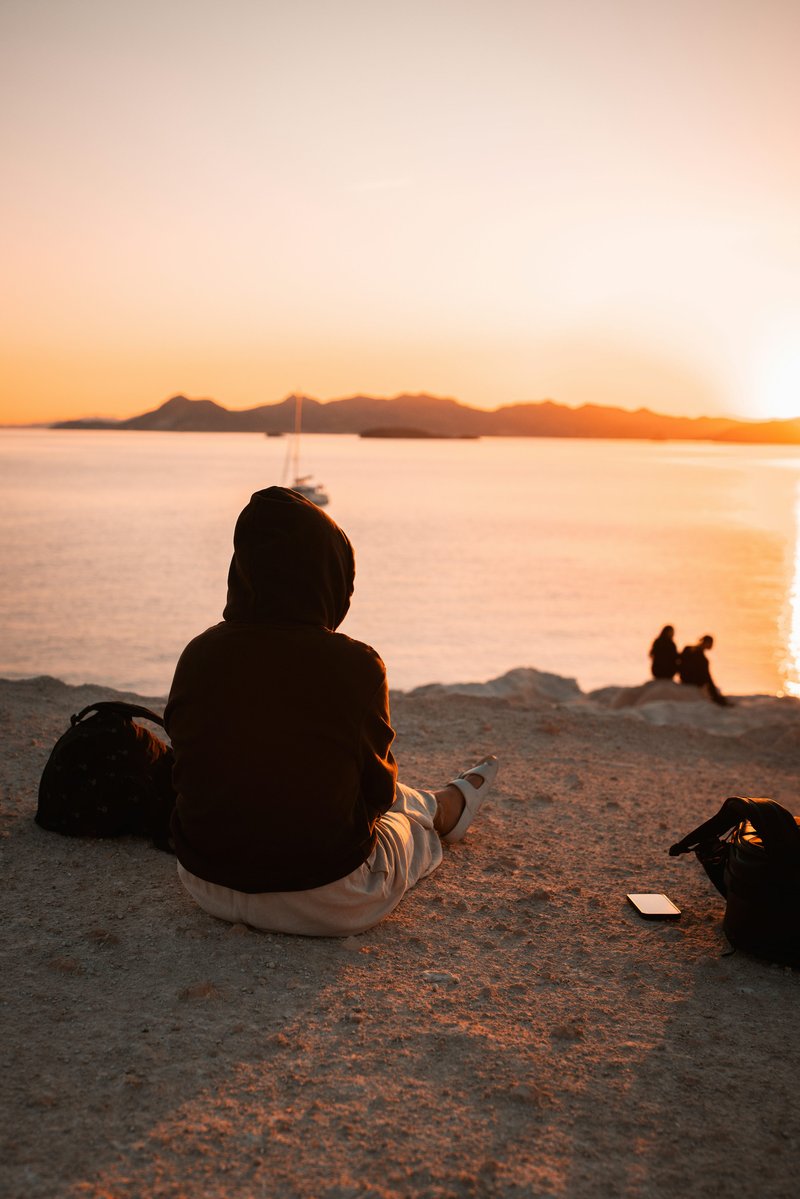 Person watching sunset over the sea in milos photo – Free Sunset Image on Unsplash