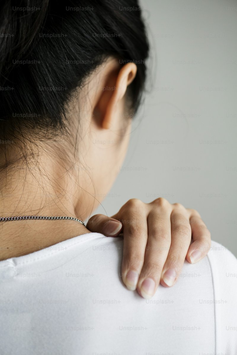 Shoulder Pain Pictures | Download Free Images on Unsplash