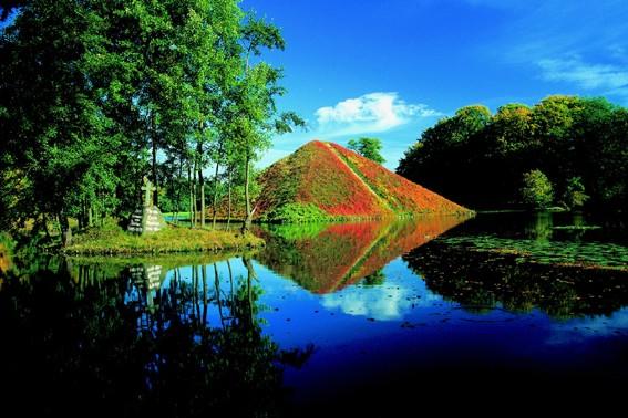 Seepyramide im Branitzer Park (p3.esL.dQK.jpg)