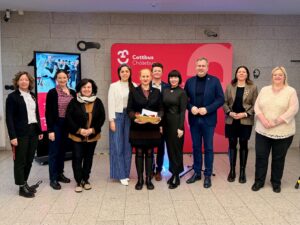 v. l.: Dezernentin Eike Belle, Hanka Rjelka (LK OSL), Kati Struck (LK GR), Rommy Ruff (LK SPN), Anna Kossatz-Kosel (CB), Thomas Korch (LK BZ), Sabrina Kuschy (LK LDS), OB Tobias Schick, Bürgermeisterin Doreen Mohaupt, Dezernentin Heike Kolter