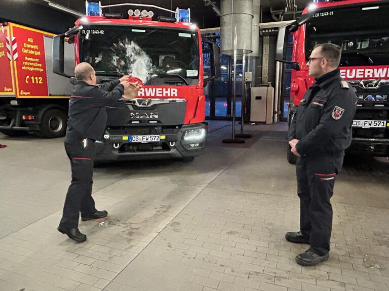 Übergabe von fünf neuen Fahrzeugen an Feuerwehr und Notfallseelsorge