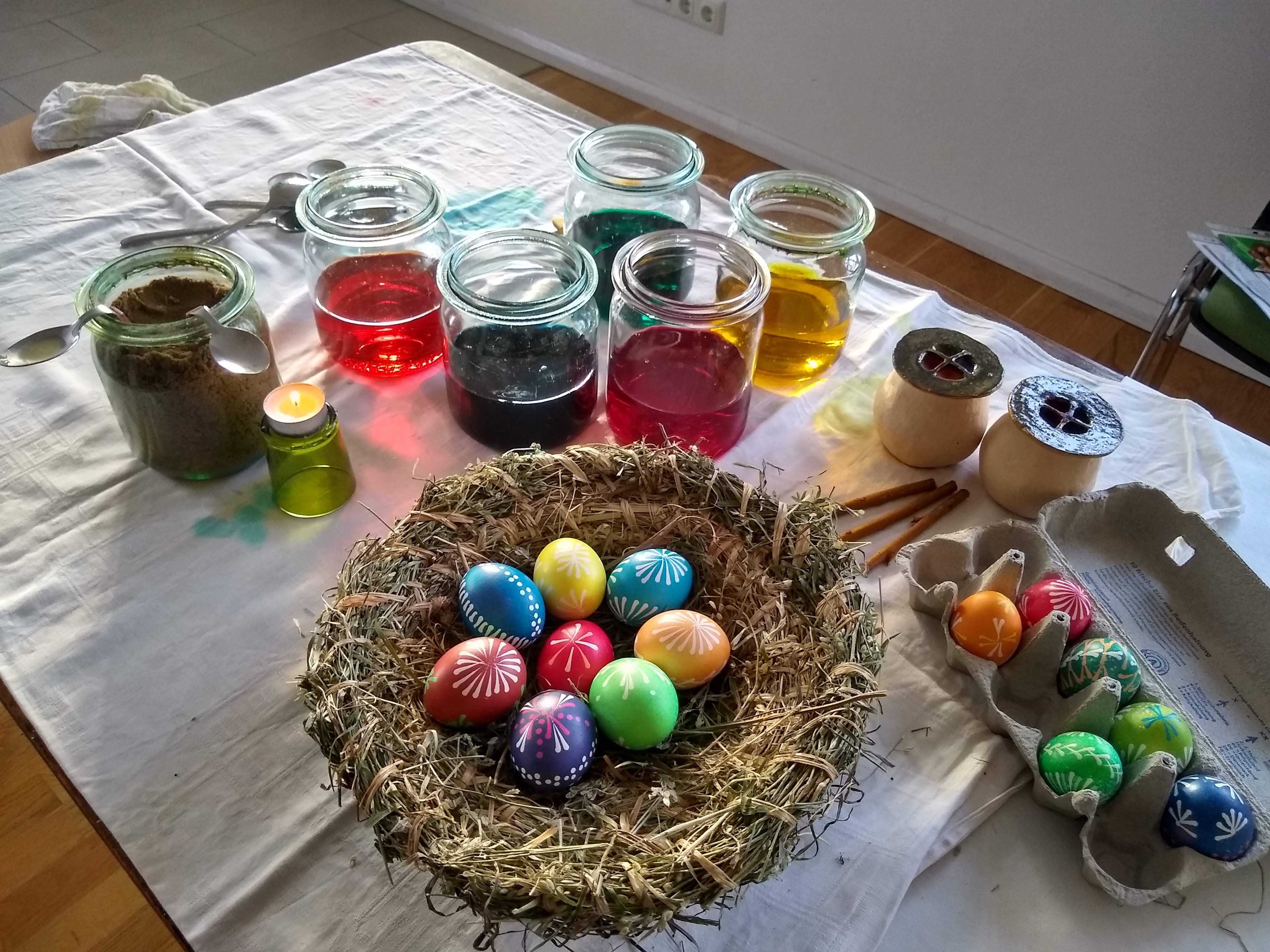 Wie kommt die Kunst auf das Ei?