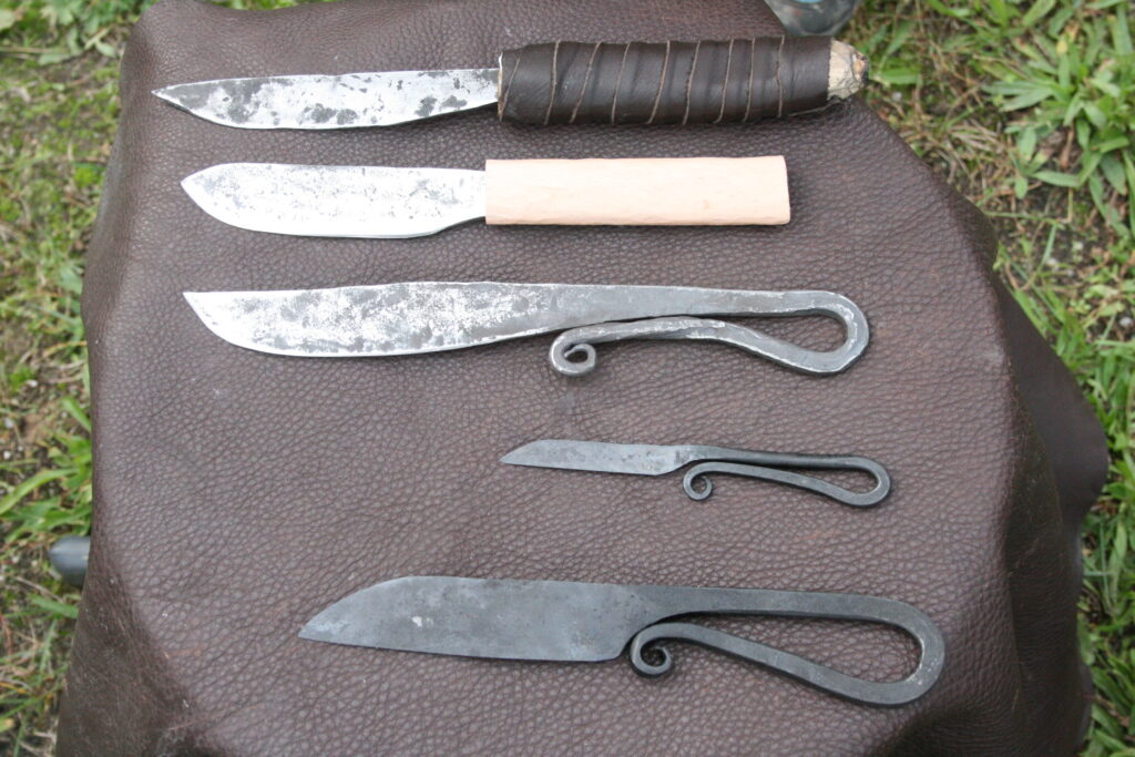 Aus der Glut geboren – Schmieden von historischem Besteck