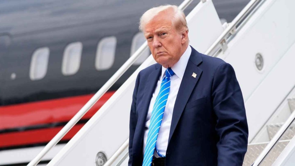 بلومبيرغ: ترامب يدرس بجدية إصدار تفويض بشن هجوم على إيران