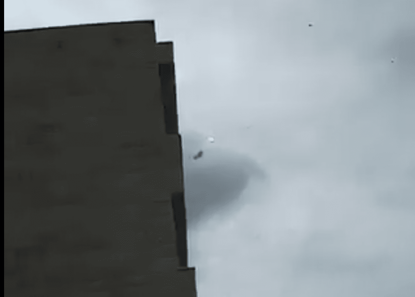 لحظة سقوط صاروخ على سديروت ظهر اليوم