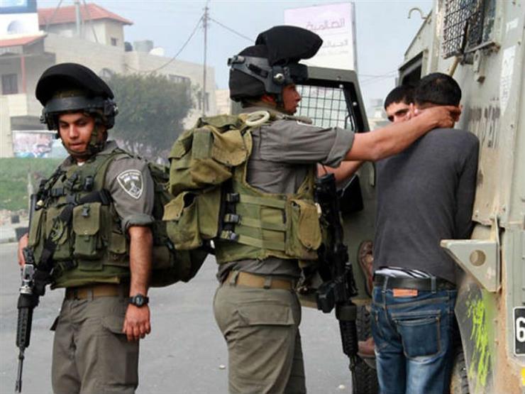 قوة خاصة تعتقل فلسطينيين من رام الله