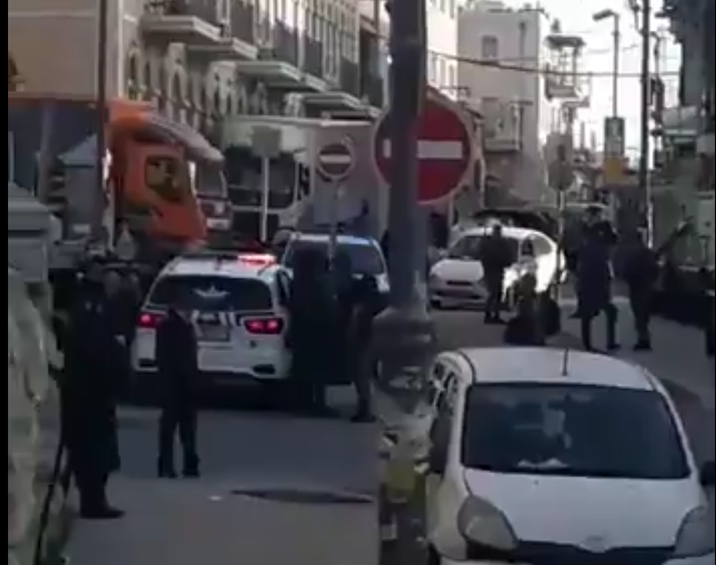 شُرطة الإحتلال تُداهم حي مئا شعاريم