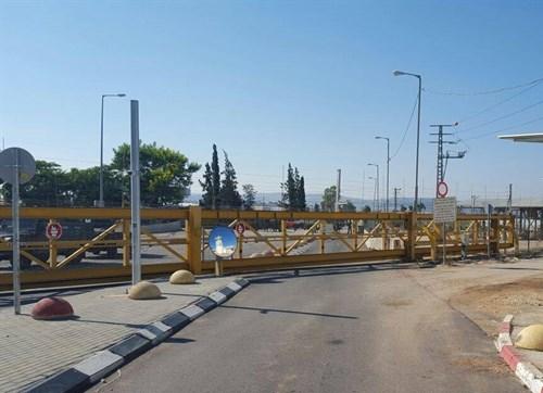 جيش العدو يفرض إغلاقاً شاملاً على الضفة وغزة