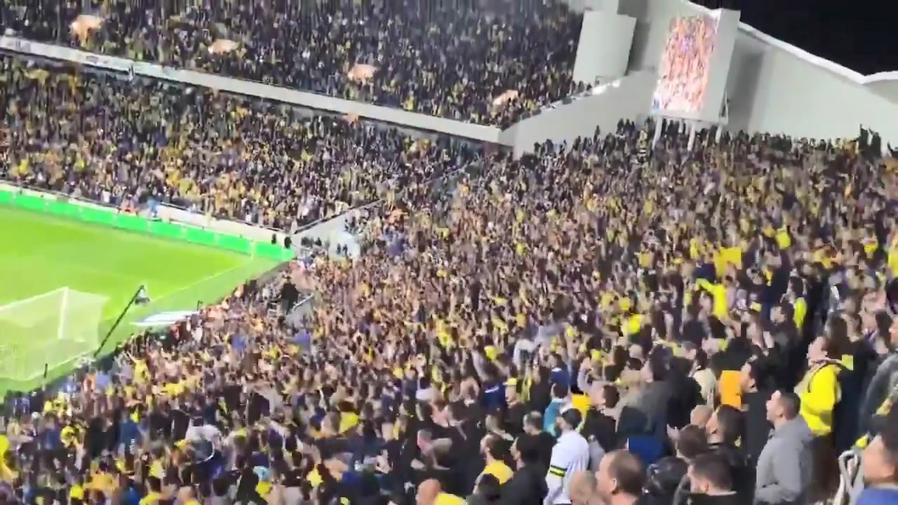 فرض العزل على الآلاف ممن تواجدوا في استاد في "تل أبيب"