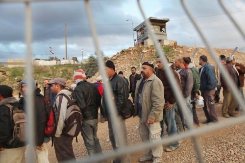 عناصر من شرطة الإحتلال سرقوا الأموال من عمال فلسطينيين تحت تهديد السلاح