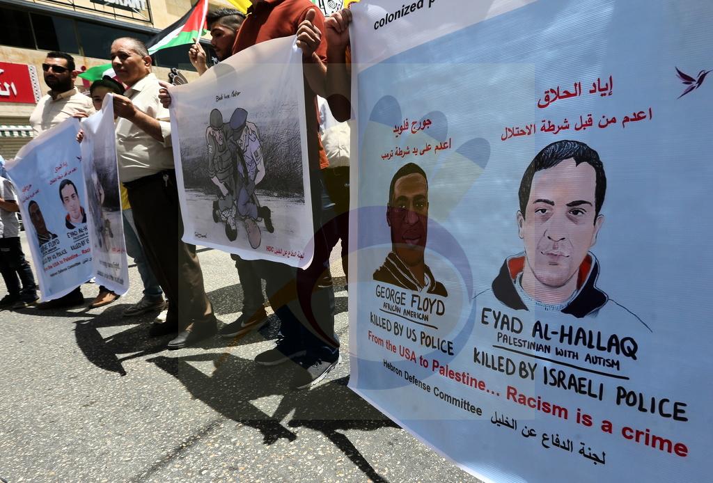 مظاهرة في الخليل احتجاجا على تصفية قوات الاحتلال الاسرائيلي للشاب اياد الحلاق