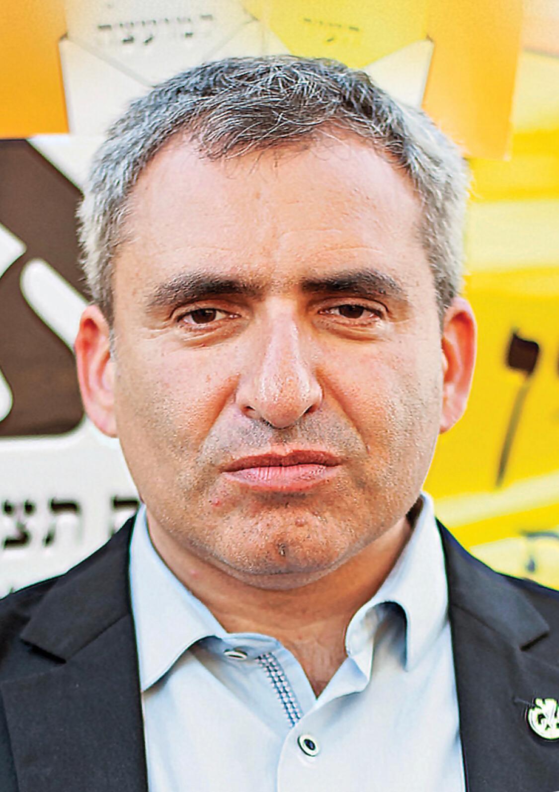 وزير واحد ومُديران تنفيذيان