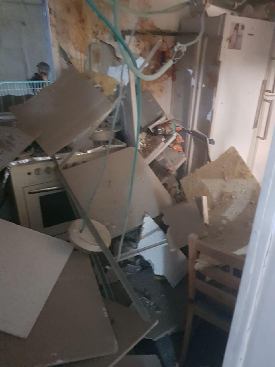 شاهد: إصابة مباشرة لمنزل في سديروت بفعل صواريخ المُقاومة