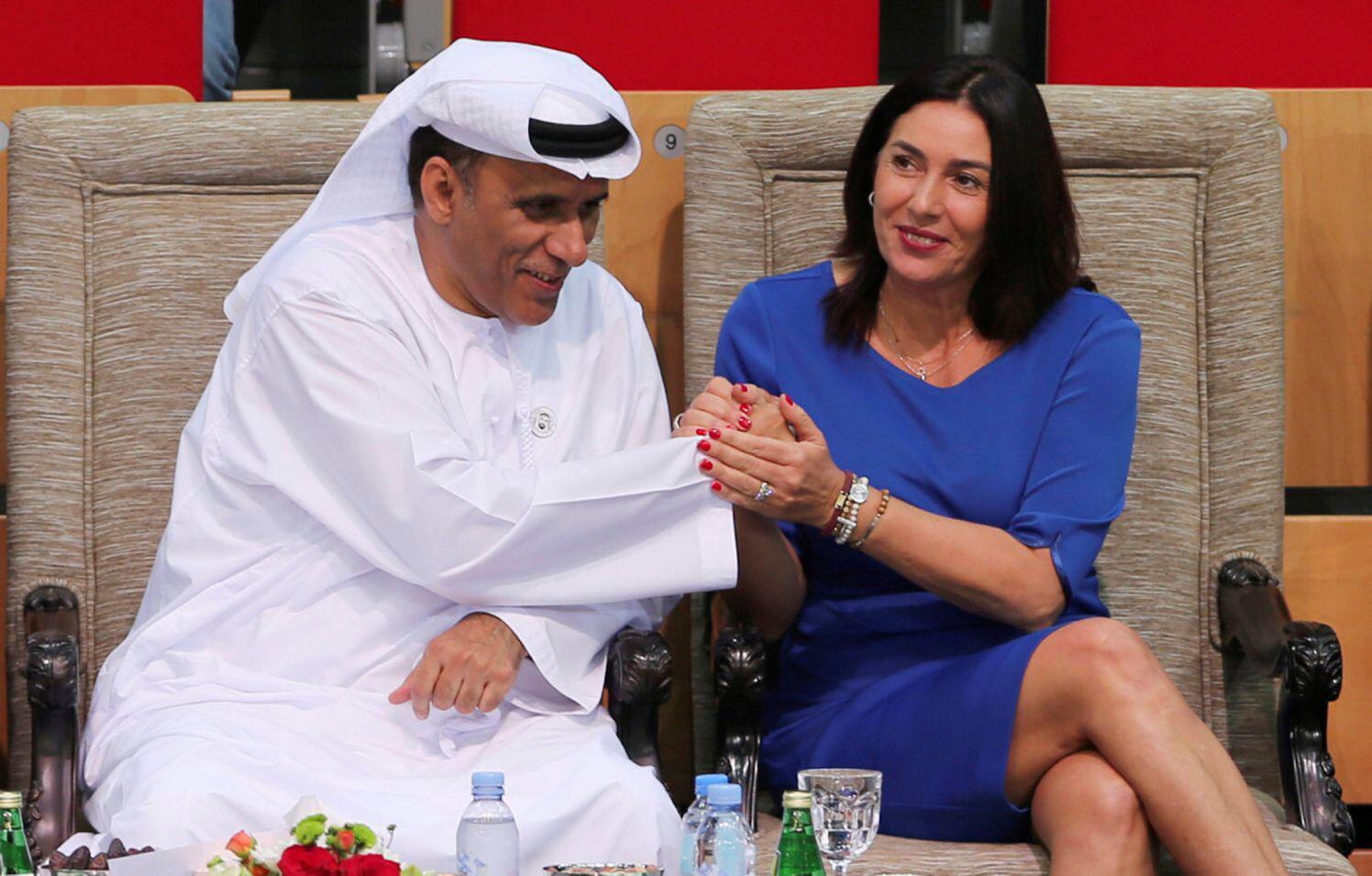 الجلابيات البيضاء