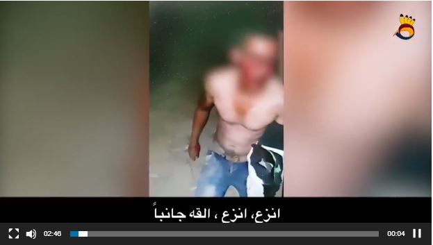 شاهد: ضُباط من شرطة الإحتلال يعتدون بالضرب على العُمال الفلسطينيين