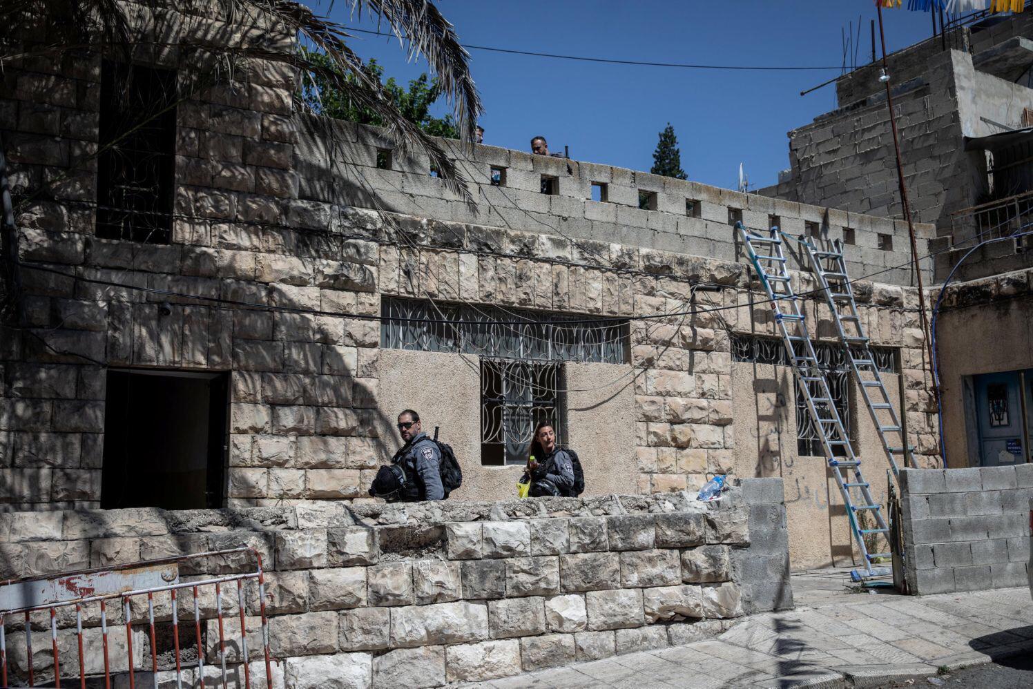 "المحكمة الإسرائيلية" توافق على طرد 26 فلسطينياً من القدس ومصادرة منازلهم لصالح منظمة استيطانية