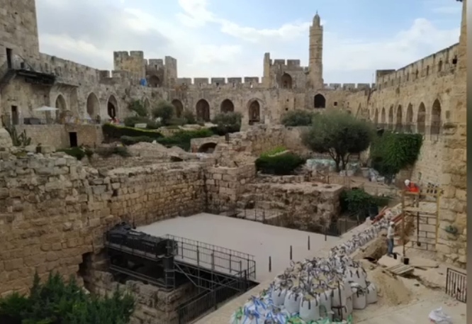آثار فلسطينية تتعرض للنهب والسرقة