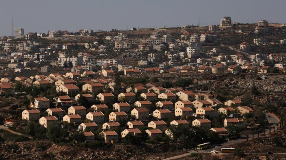 يافطة على مدخل مستوطنة "يتسهار" : دخول العرب خطر