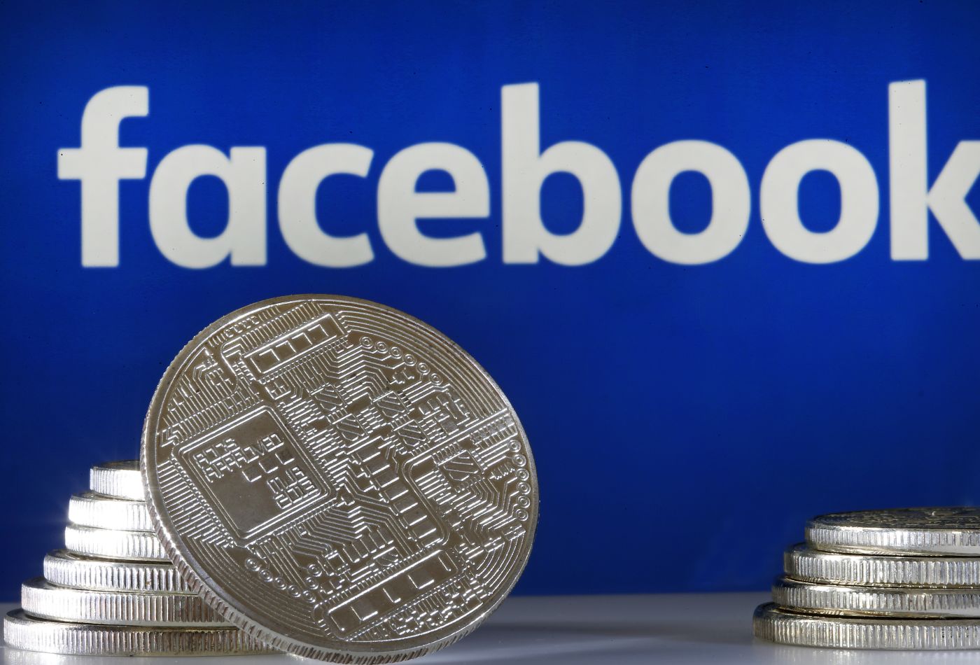 فيس بوك تخطط لإطلاق عملتها الرقمية المشفرة “ليبرا” في يناير المقبل