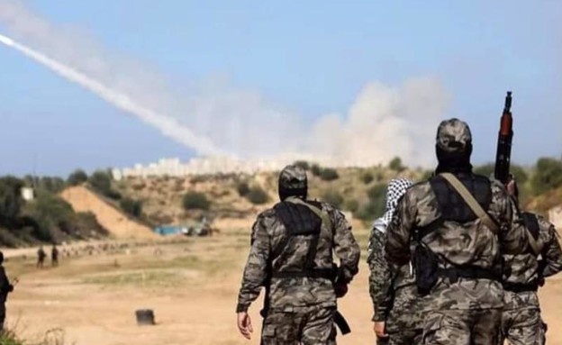 إطلاق صواريخ نحو البحر في إطار المناورة العسكرية في القطاع