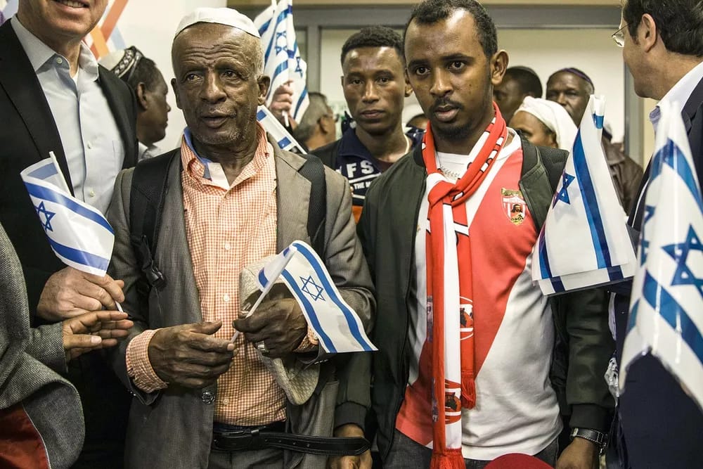 وصول 330 مهاجراً من يهود الفلاشا إلى فلسطين المحتلة