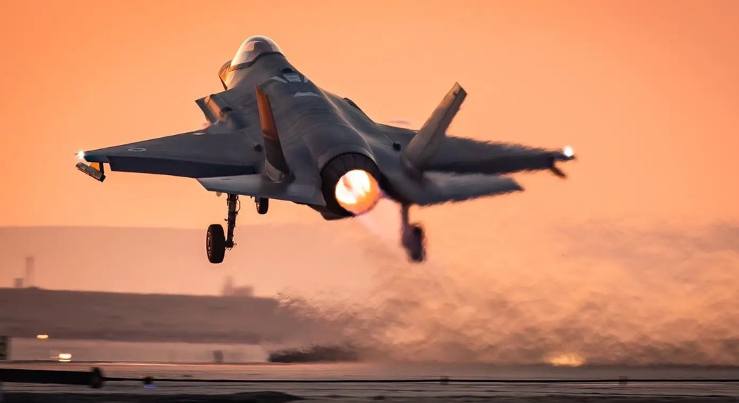 احتكار مجموعة صغيرة من الطيارين المساعدة العسكرية الأمريكية ل "اسرائيل"