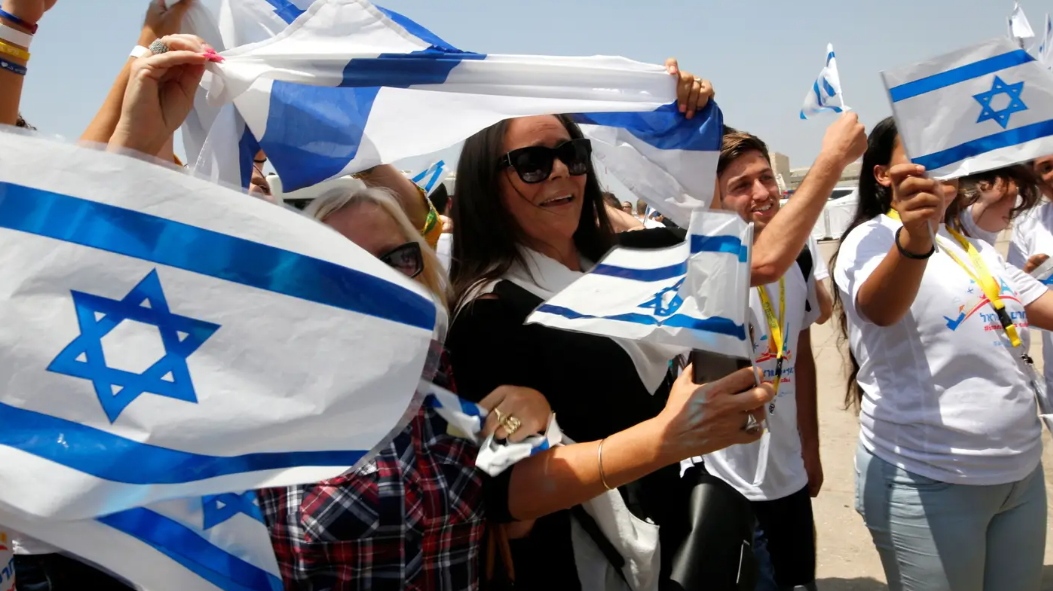 كيف يدفع المال الإنجيلي المسيحي الهجرة إلى “اسرائيل”