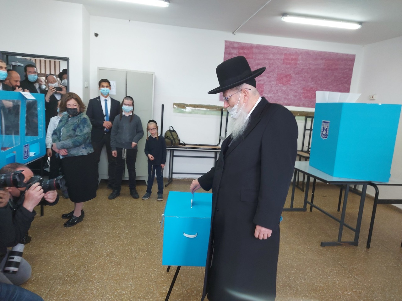 صور لمشاركة قادة أحزاب وأعضاء كنيست في التصويت لانتخابات الكنيست الـ 24 صباح اليوم