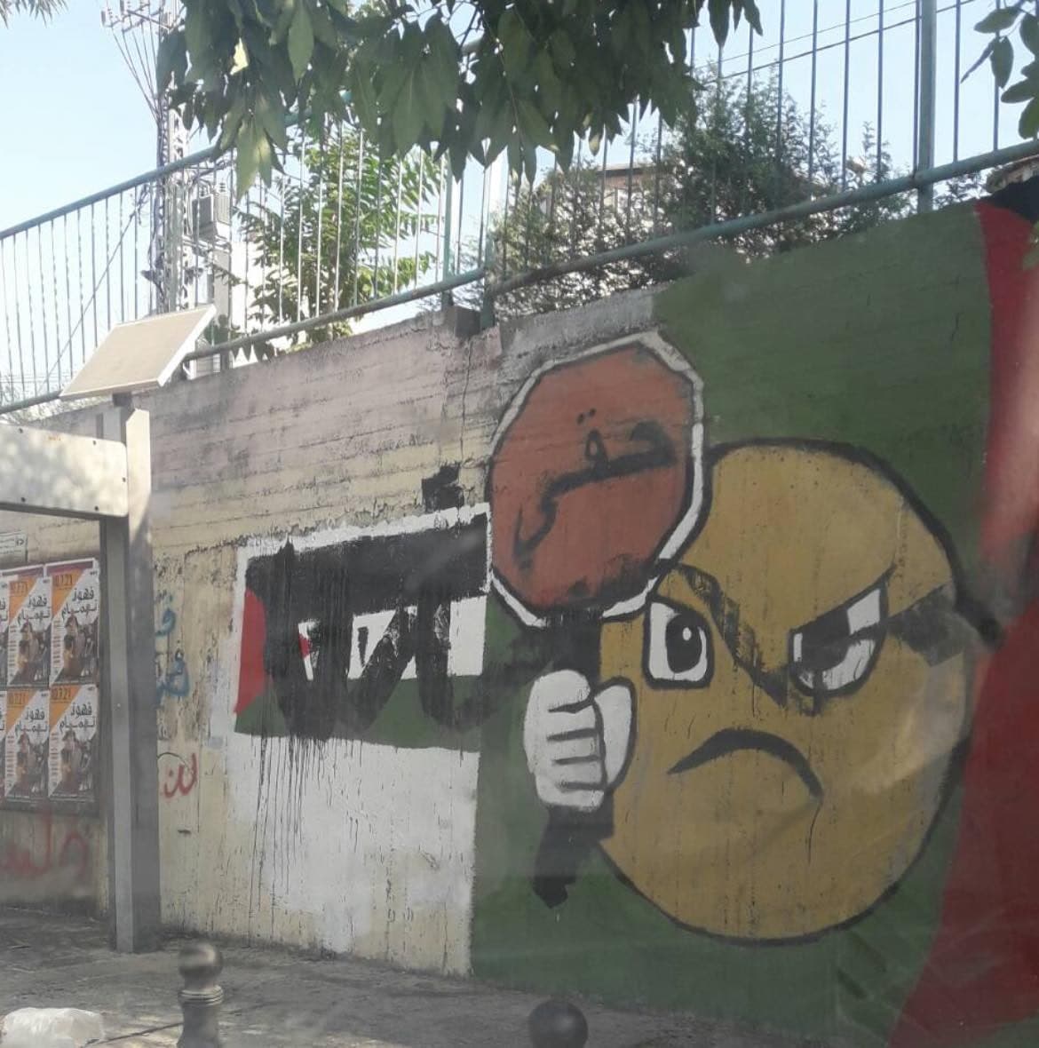 بالصور: تخريب الجداريات الوطنية في مدينة الناصرة
