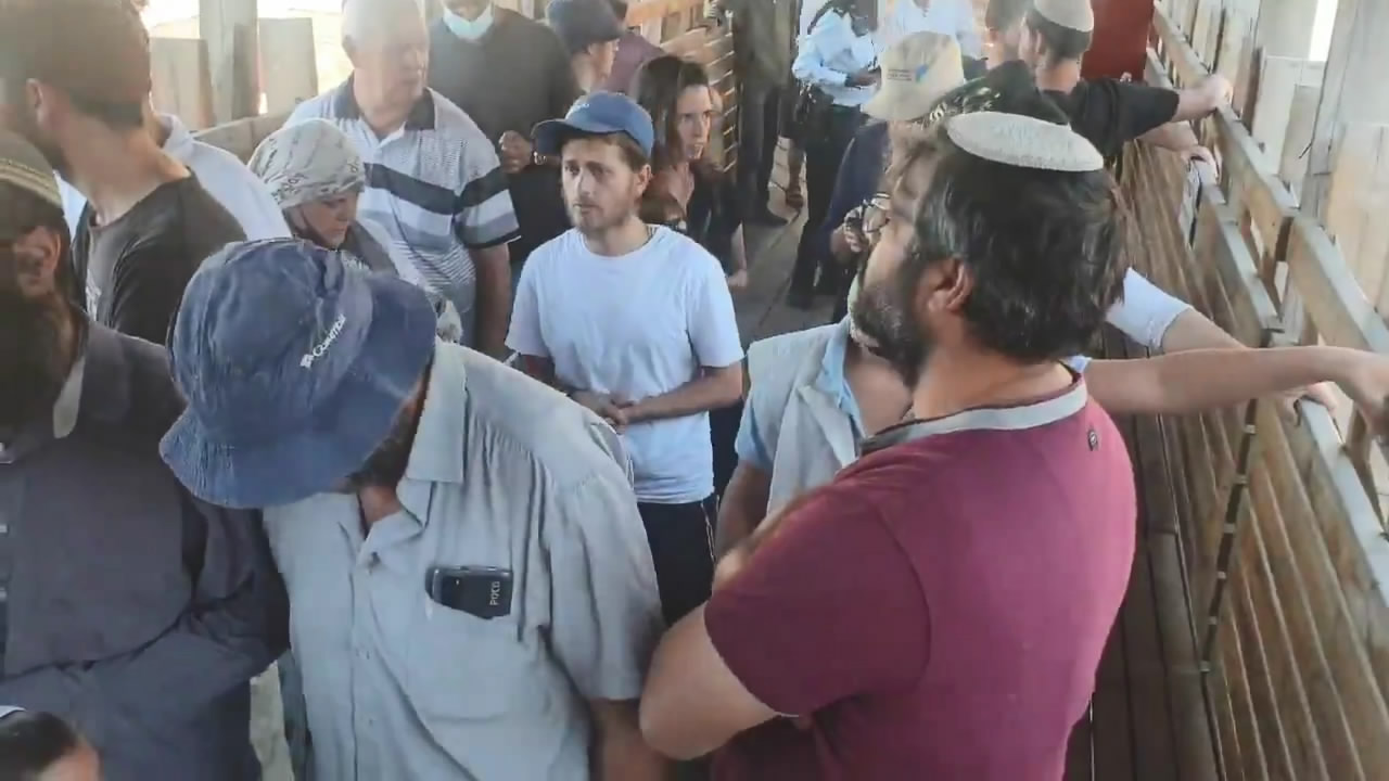 شاهد: يهودا غليك يقتحم مع المئات من المُستوطنين المسجد الأقصى