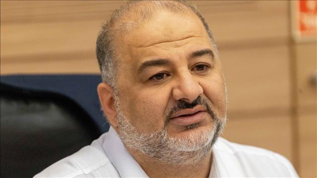 بعد الهتافات ضده - عباس منصور لرفاقه: "هُناك خوف على حياتي"