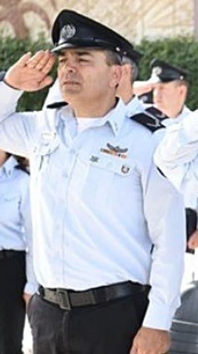 قائد سجن مجدو صرح بأنه استضاف رجال أعمال من السلطة الفلسطينية في حفل زفاف ابنه