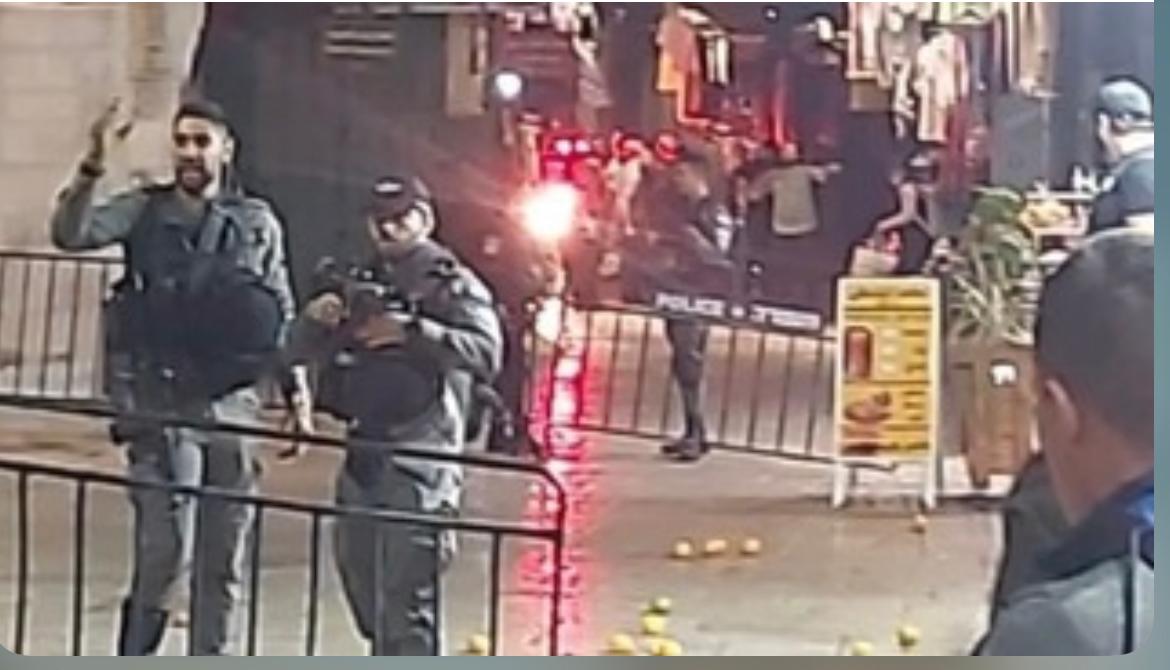 إصابة مجندة "إسرائيلية" بجراح خطيرة في عملية طعن بالقدس واستشهاد المنفذ