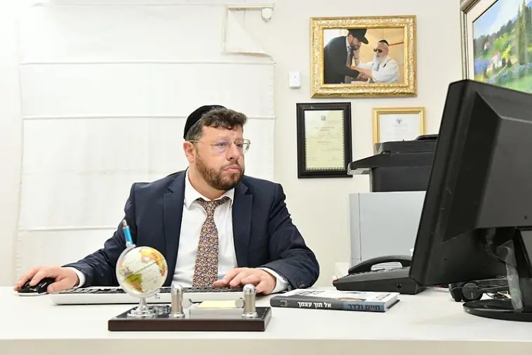 شركات مُزيفة تدعم أعضاء ومُتحرشين جنسياً على منصات التواصل الإجتماعي