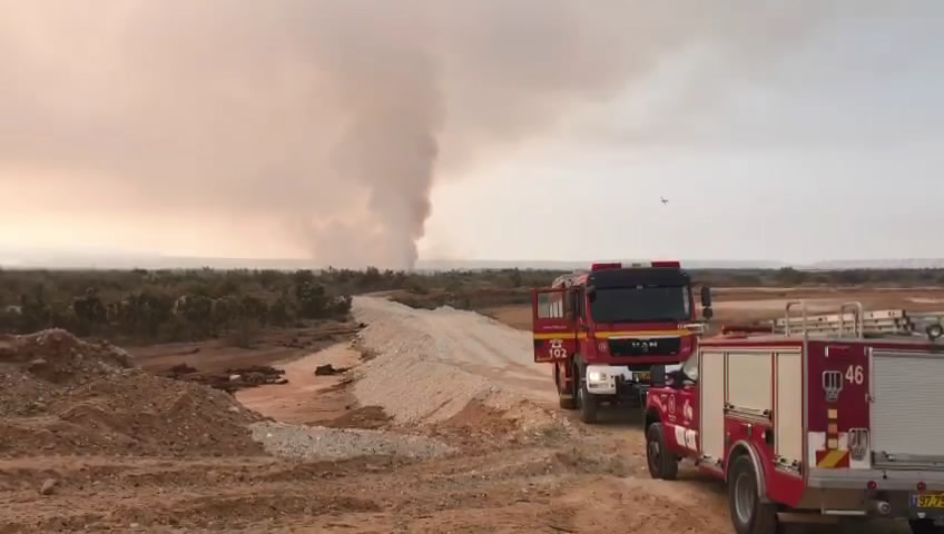 بالفيديو: حريق كبير ينتشر في منطقة شمال البحر الميت من جهة الأردن
