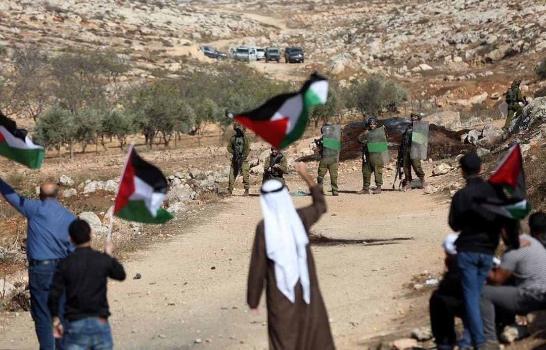 بالصور: المواجهات التي اندلعت بين الشبان وقوات الاحتلال في قرية بيت دجن شرق نابلس