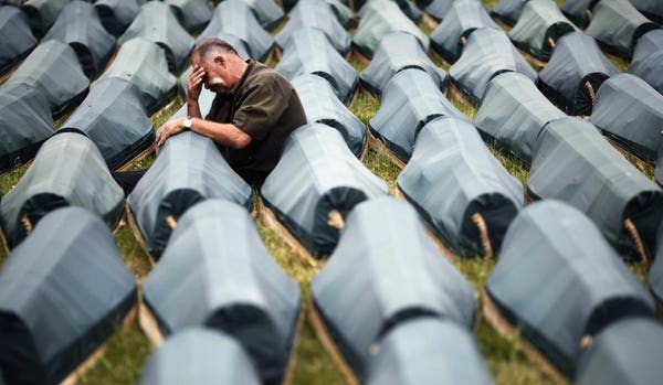 احتجاجات في البوسنة بسبب الجائزة الألمانية لمؤرخ -الهولوكوست الإسرائيلي- قد تؤدي إلى زعزعة استقرار البلقان