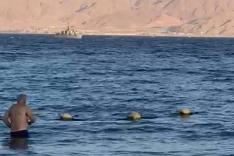 ذعر في إيلات: سلاح البحرية "الإسرائيلية" يُطلق النار تجاه جسم مشبوه 