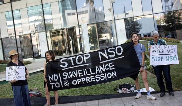 بينت سيلتقي مع وزراء لمناقشة قضية "بيجاسوس"