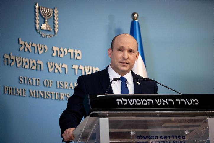 رئيس وزراء العدو يدعم إعدام الشاب الفلسطيني الذي قتل وهو ملقى على الأرض