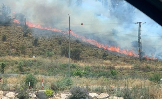 حريق بالقُرب من بلدة "غيته" شمال فلسطين المُحتلة